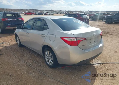 2015 Toyota Corolla Le z USA, uszkodzony, nr VIN 5YFBURHEXFP233688